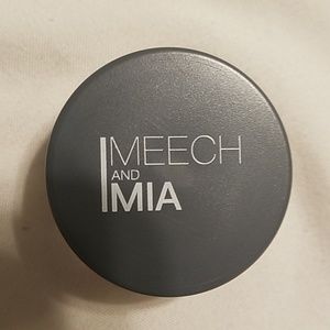 Meech and Mia loose pigment eyeshadow